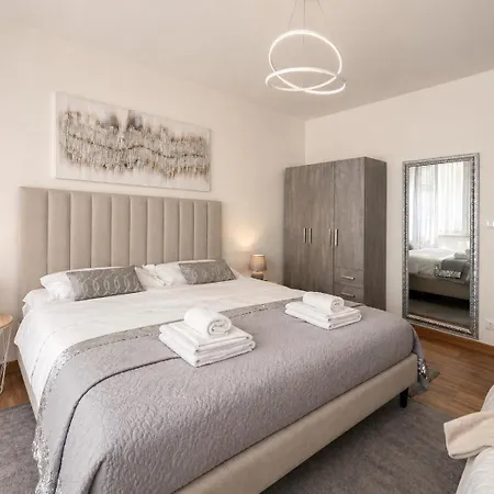 Beach-center-renovated-parking-balcony Apartman Lignano Sabbiadoro