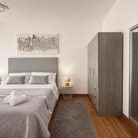 Beach-center-renovated-parking-balcony Apartman *