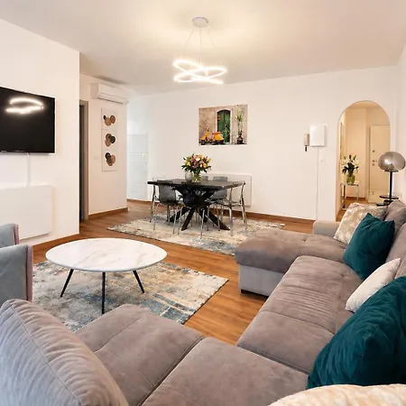 Beach-center-renovated-parking-balcony Apartman