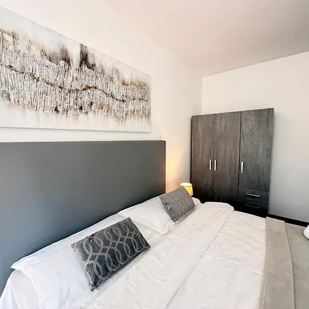 Beach-center-renovated-parking-balcony Apartman Lignano Sabbiadoro