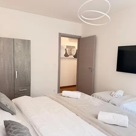 Beach-center-renovated-parking-balcony Apartman