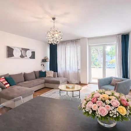 Beach-center-renovated-parking-balcony Apartman