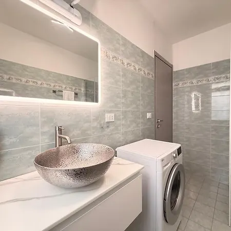 Beach-center-renovated-parking-balcony Apartman