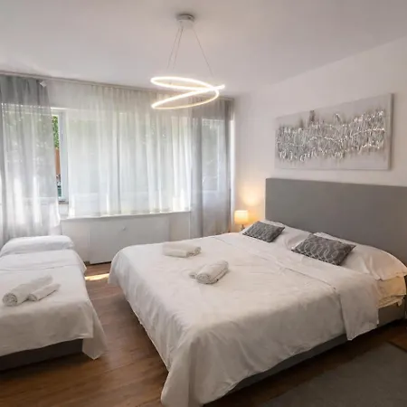 Beach-center-renovated-parking-balcony Apartman *
