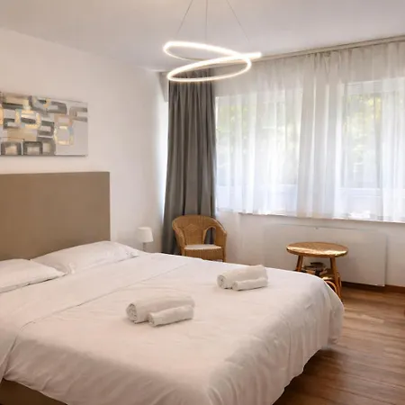 Beach-center-renovated-parking-balcony Apartman